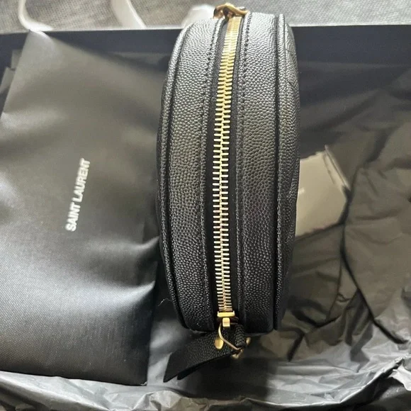 Compact Black Crossbody Bag with Pebbled Texture and Gold Zipper - Picture 3 of 8